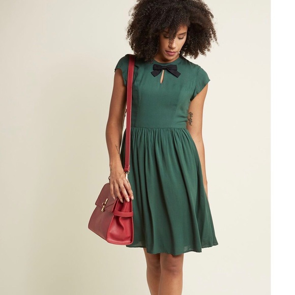 Modcloth Dresses & Skirts - ModCloth Bow Fit and Flare Dress